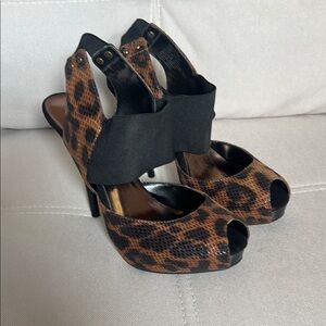 Vera Wang Simply Vera Women’s Brown and Black Heels Size 7.5